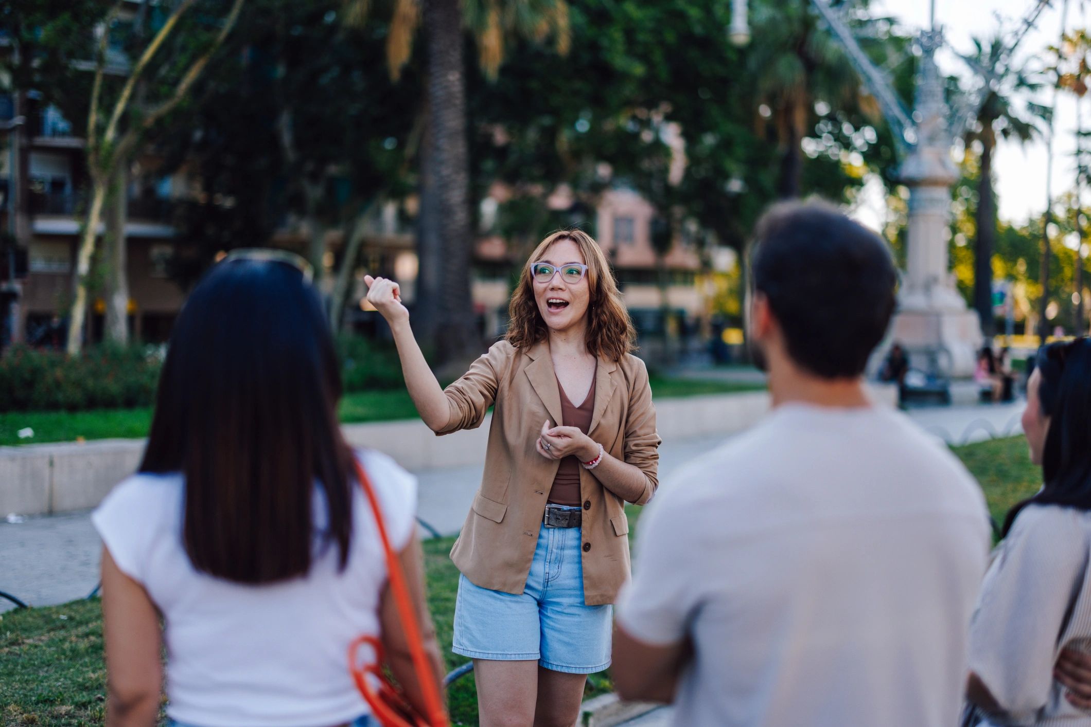 Guide speaking with a tourist group in Barcelona park